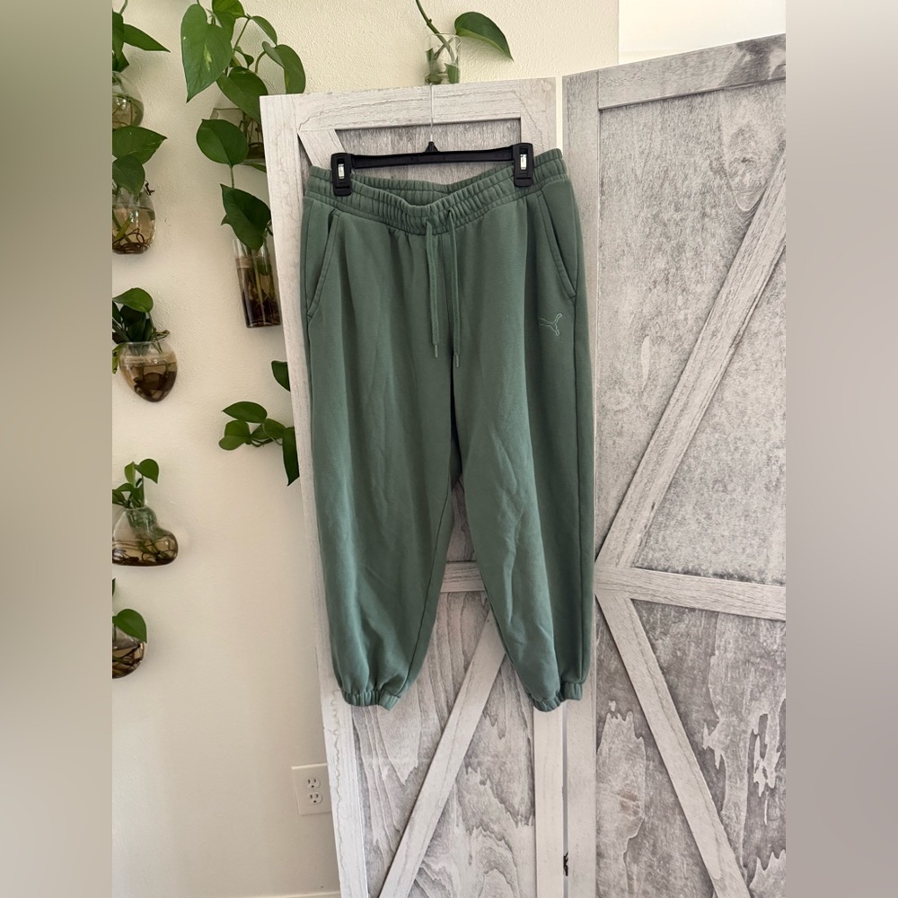 Comfy Puma Women’s GreenJogger Sweatpants